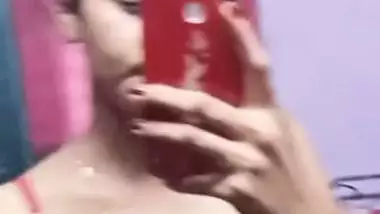Super Indian maal playing with her nipple viral MMS