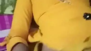 Sexy Yellow Salwar Kameez Bhabhi Blowjob 2 Clips Marge