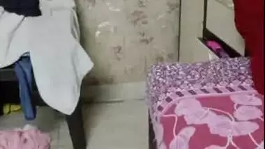 Sexy Desi Girl Showing her big Boobs