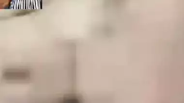 Chubby wife fingering pussy with viral video call chat