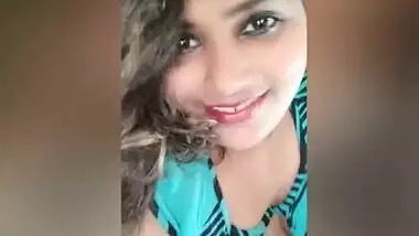 indian babe deep clevage