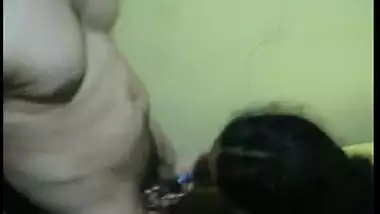 Unsatisfied Bengali bhabhi’s Indian blowjob video
