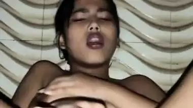 Irresistible sex hungry Indian girl nude fingering