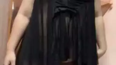 Tattooed cam girl nude pussy rubbing viral video call