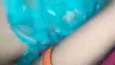 Dehati cum-hole porn clip of Dehati bhabhi exposing her pussy