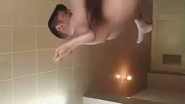 Lovers in OYO room fucking harder in missionary style