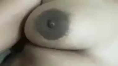 Desi milf takes her lover’s dick in her shaved pussy