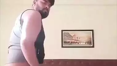 Slim Mumbai girl in doggy fucking with boyfriend