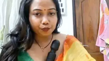 DreamGirl Youtuber live cam removing saree and blouse