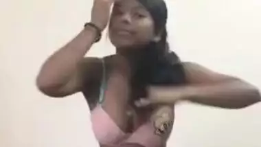 Ultra hot webcam Desi chick fucks herself with sex toy